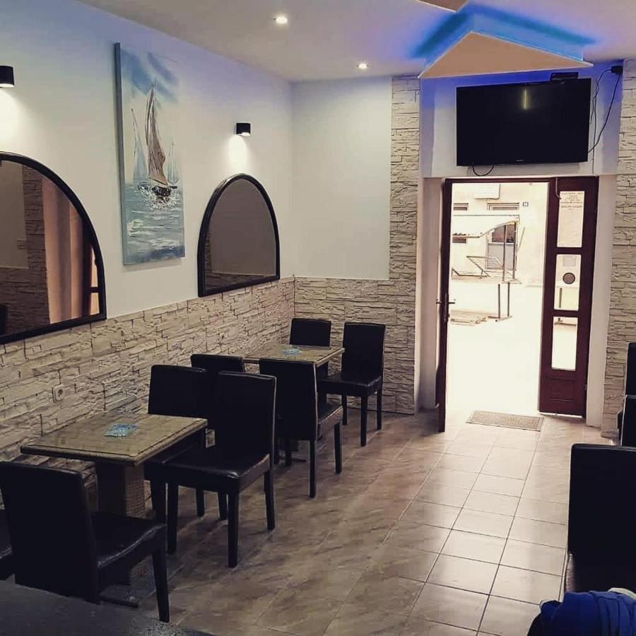 Buffet M Apartments&Rooms Obrovac Buitenkant foto