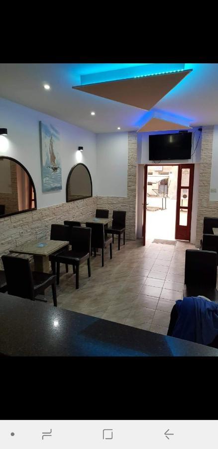 Buffet M Apartments&Rooms Obrovac Buitenkant foto